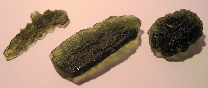 Photo de trois moldavites